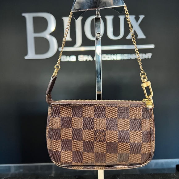 Louis Vuitton Mini Pochette Accessories - Picture 4 of 9